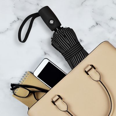 Заканчивайте рекламу Трехслойный зонтик с золотыми металлическими ребрами и автоматическим сложением